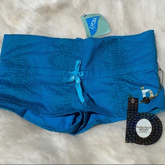 🐍SnakeSkin Dance Booty Shorts - Picture 4 of 11